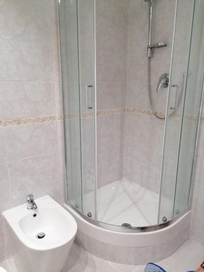 Celine Bed & Breakfast Genoa Bagian luar foto